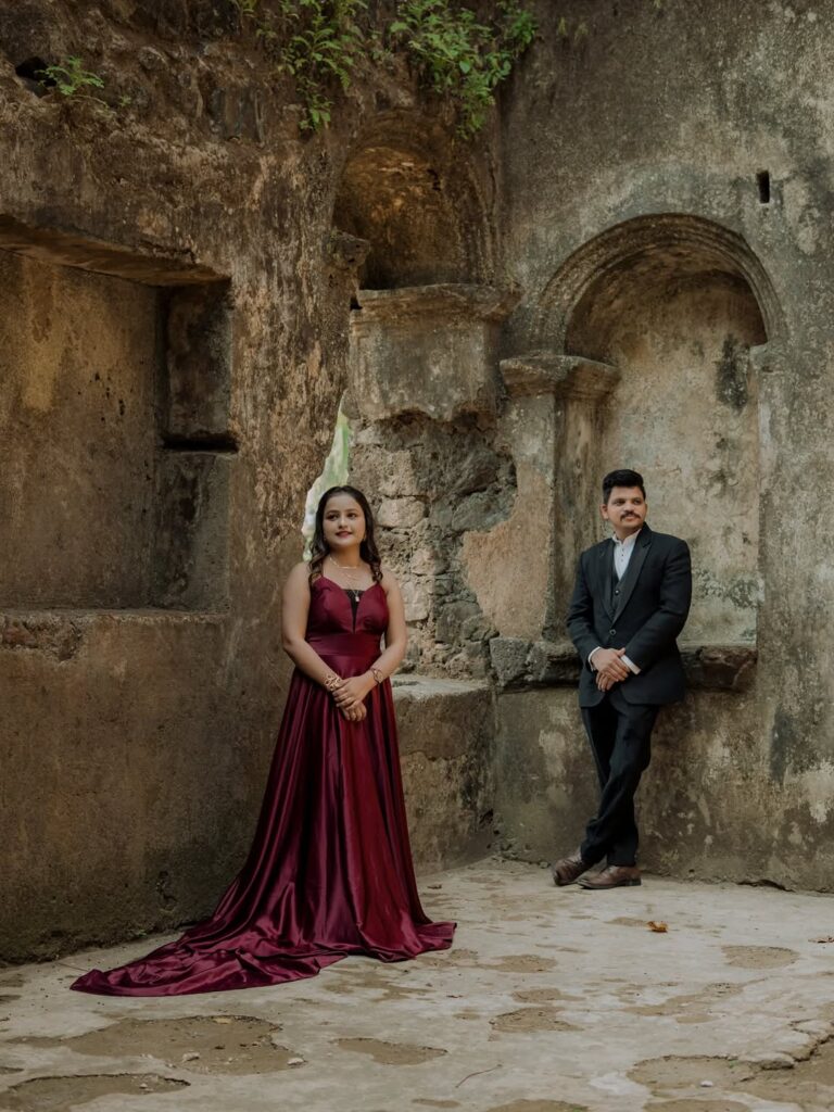 Outdoor pre wedding shoot couple portrait at heritage location in Jaipur by Vishal Photos