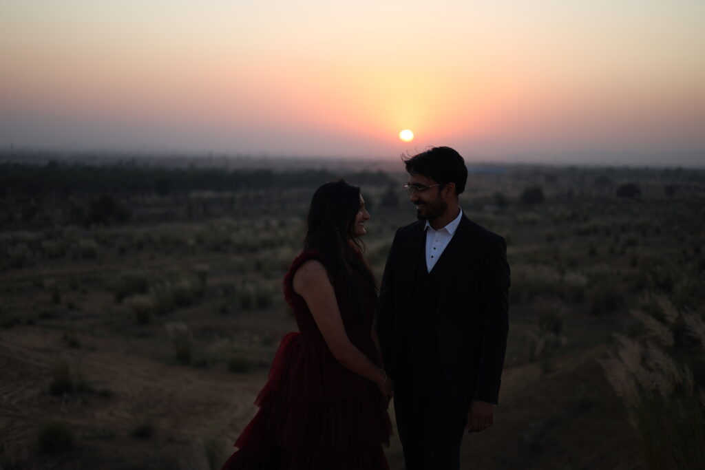 Sunset outdoor pre wedding shoot couple in desert landscape by Vishal Photos Jaipur